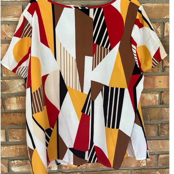 Shein Curve Women’s Multicolored Geo Print Short Sleeve Blouse Size 3X - Picture 2 of 6